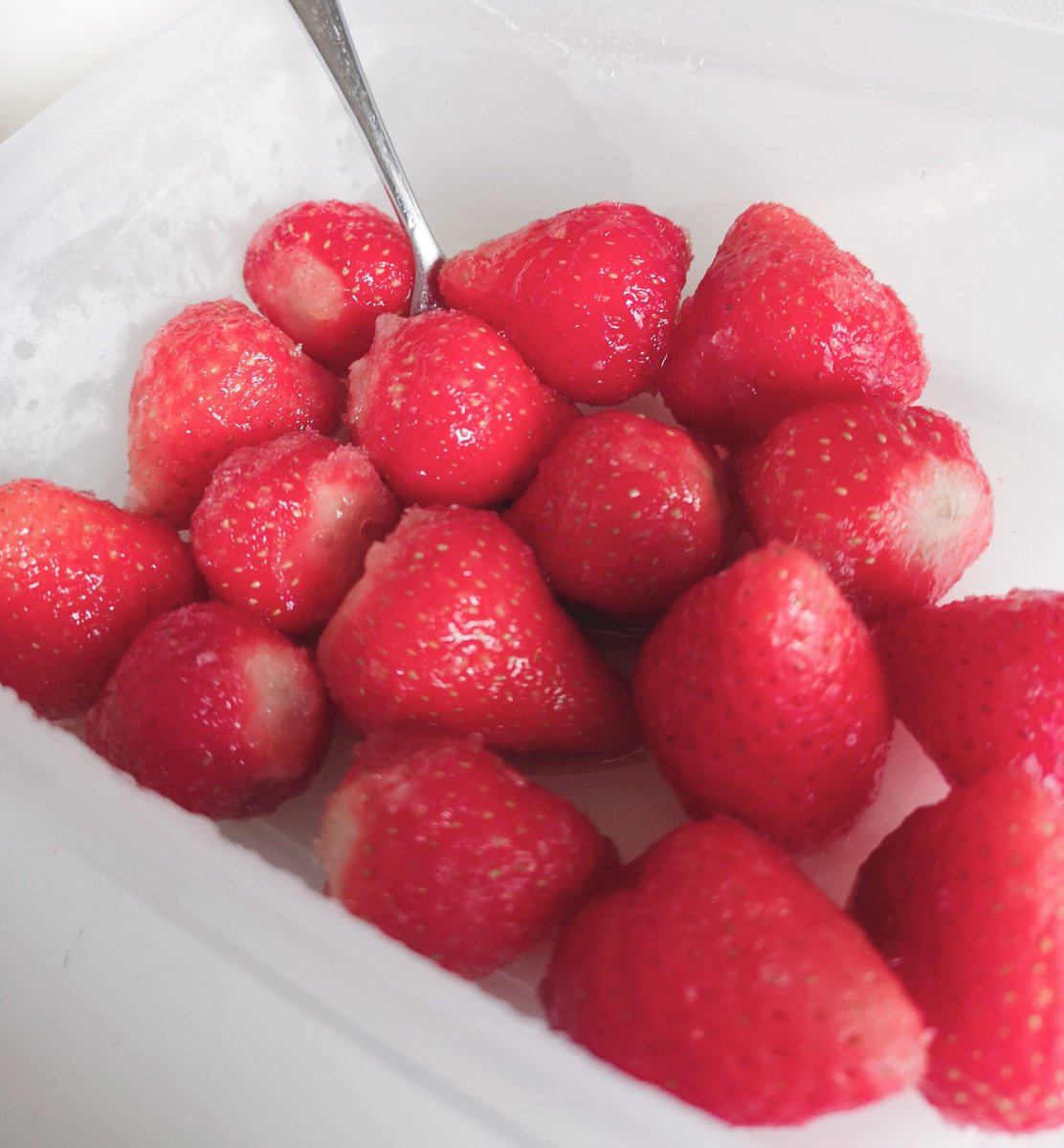 永眠にゃむｸﾝ はちみつ漬け冷凍いちごおいしい ｵｰﾙした身体に染みる