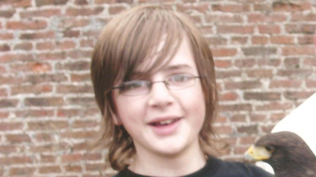 suzyglitter1's tweet photo. Andrew Gosden went missing 14th Sept 2007 aged 14 ,
Last seen on CCTV at King's Cross station 14 Sept 2007.

Someone must know  what happened to Andrew, Time to bring peace to his family ...Call/Text Missing People 116 000
Crimestoppers 0800 555 111

#AndrewGosden
#MissingAndrew https://t.co/JPB3KksLl7