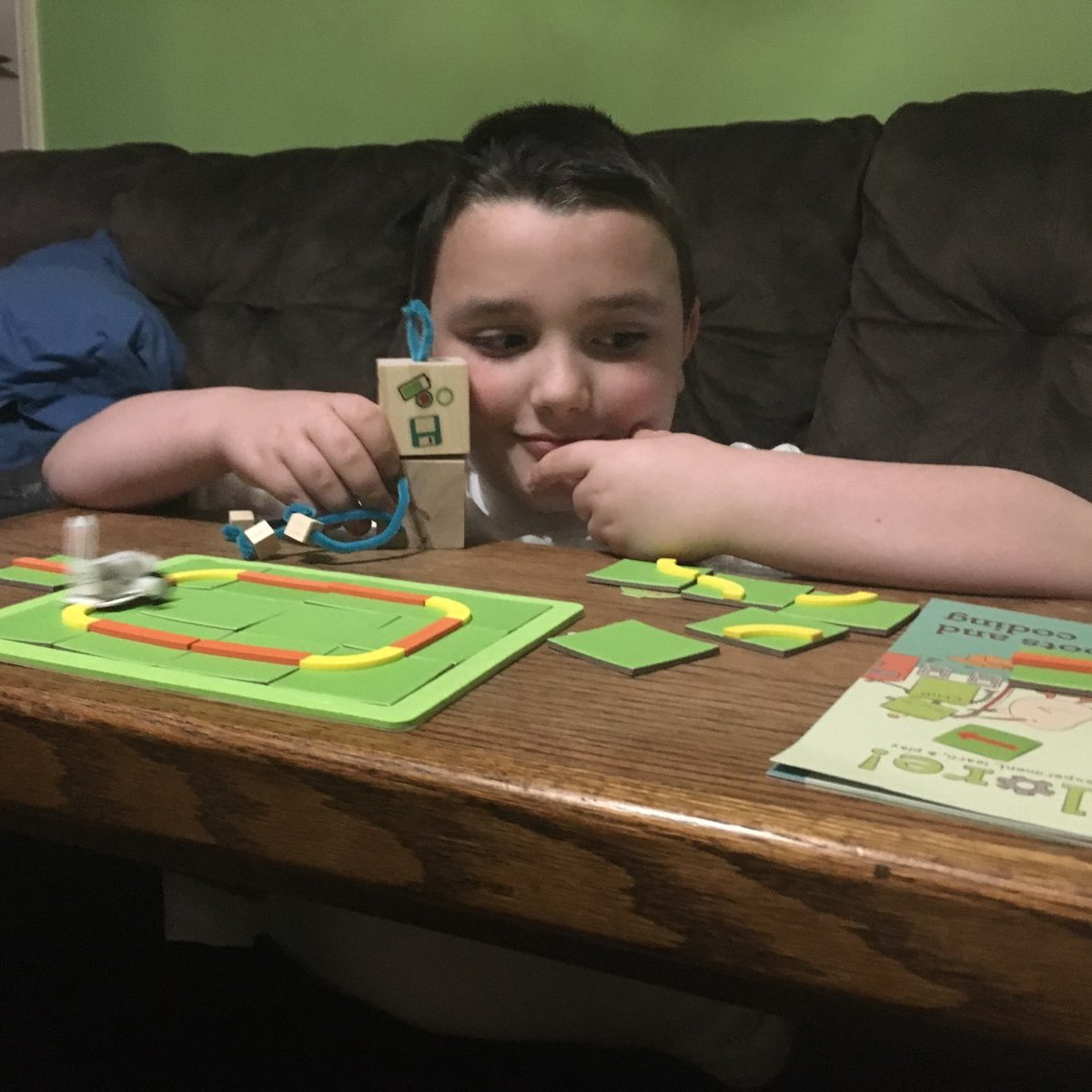 HES_3rdGrade's tweet photo. 3rd graders in Ms. Clinage's class playing Board Games! #HerndonSpirit @Herndon_ES https://t.co/d8vbtRAUVZ