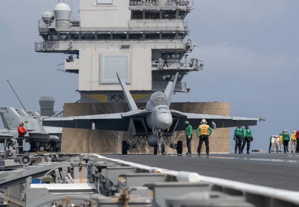 🔴 #coronavirus parmi les équipages des porte-avions américains USS Ronald #Reagan et Theodore #Roosevelt, état d’alerte dans plusieurs autres navires de guerre #USNSMercy #USSForrestSherman #US5thFlt et #USSGeraldRFord pour détecter la présence du #COVID19 
@USNavy 
@WHO