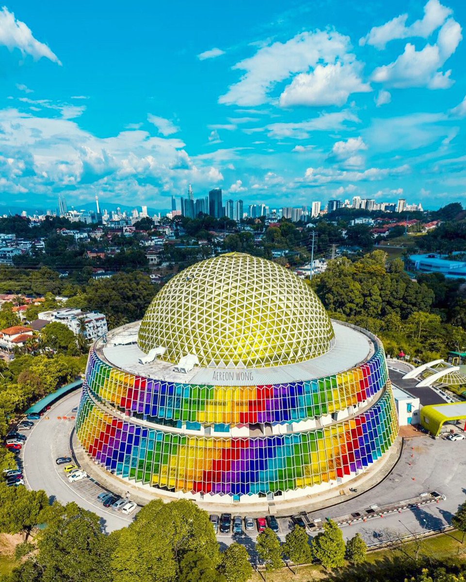 Be uniquely you. Stand out. Shine. Be colorful. The world needs your prismatic soul!

📸 Photo Credit: @aereonwong

#creatorshubkl #malaysia #kualalumpur #selangor #createdonthate #streetphotography #pusatsainsnegara #covid19 #stayhome #stayhomestaysafe #stayhomexmalaysia