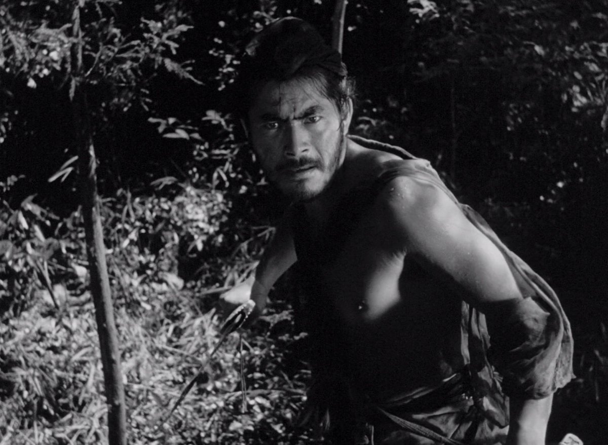 135) Rashomon (Rashômon, 1950)Dir: Akira KurosawaFot: Kazuo MiyagawaFoi com este filme que Kurosawa se tornou um nome conhecido fora do Japão e se estabeleceu como um dos cineastas mais respeitados da História. E não haveria como ser diferente: trata-se de uma obra-prima.