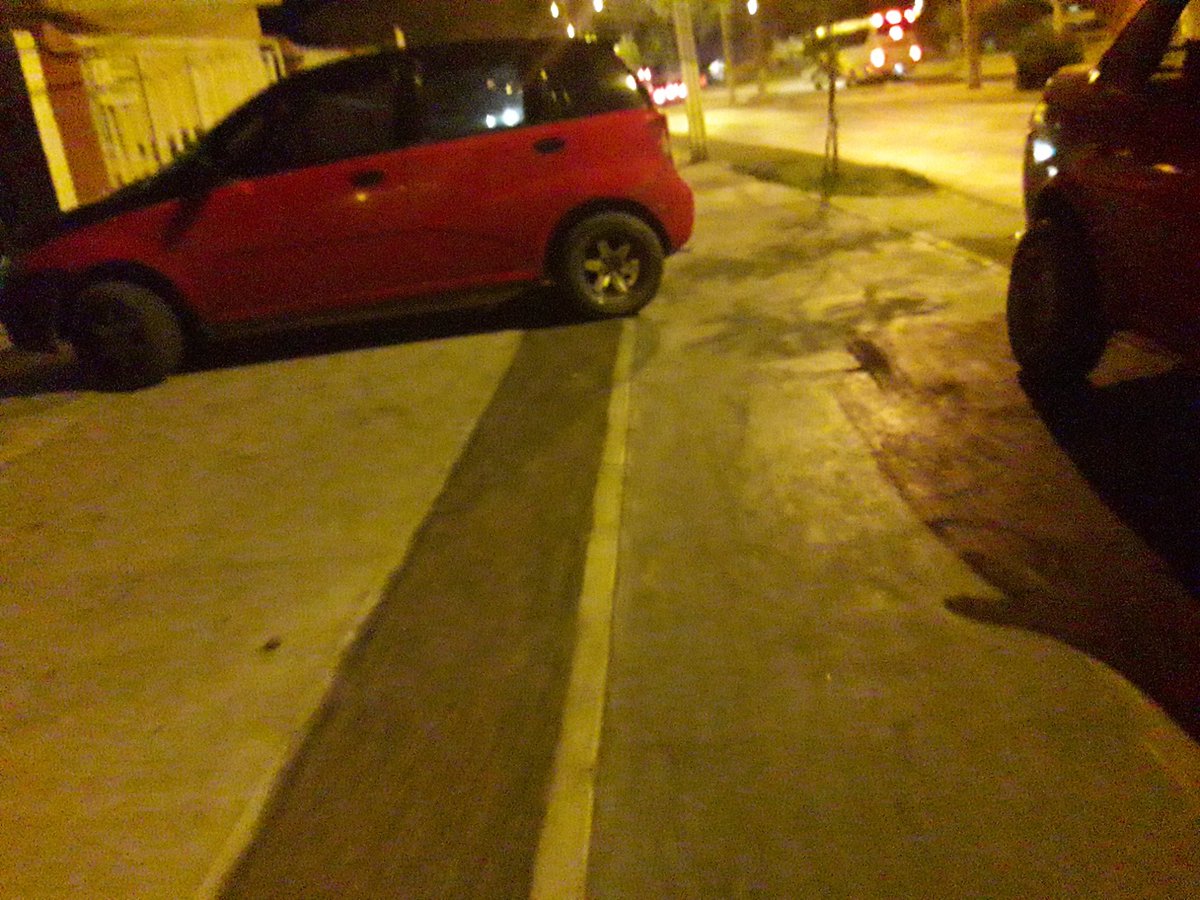DavidJa59613000's tweet photo. @pikillo_green  hoy rumbo a mi domicilio en bicicleta y me encuentro estos vehiculos mal estacionados y estaban en unas esquina consumiendondrogas y al sacarle las fotos a los autos intentaron agredirme esto fue en circunvalacion a la altura de s.wahts... https://t.co/AvG5UJPCdG