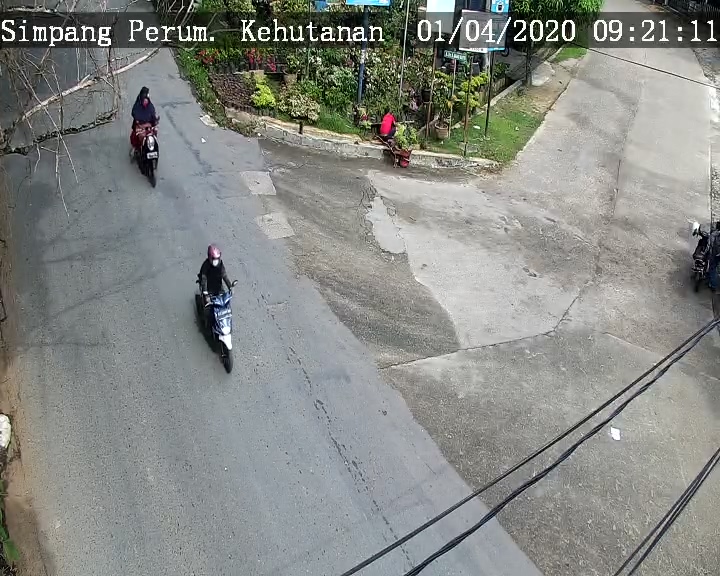 atcs_samarinda's tweet photo. 09.21 Simpang Perum. Kehutanan : Situasi arus lalin lengang di persimpangan. https://t.co/LiZffPSg7c