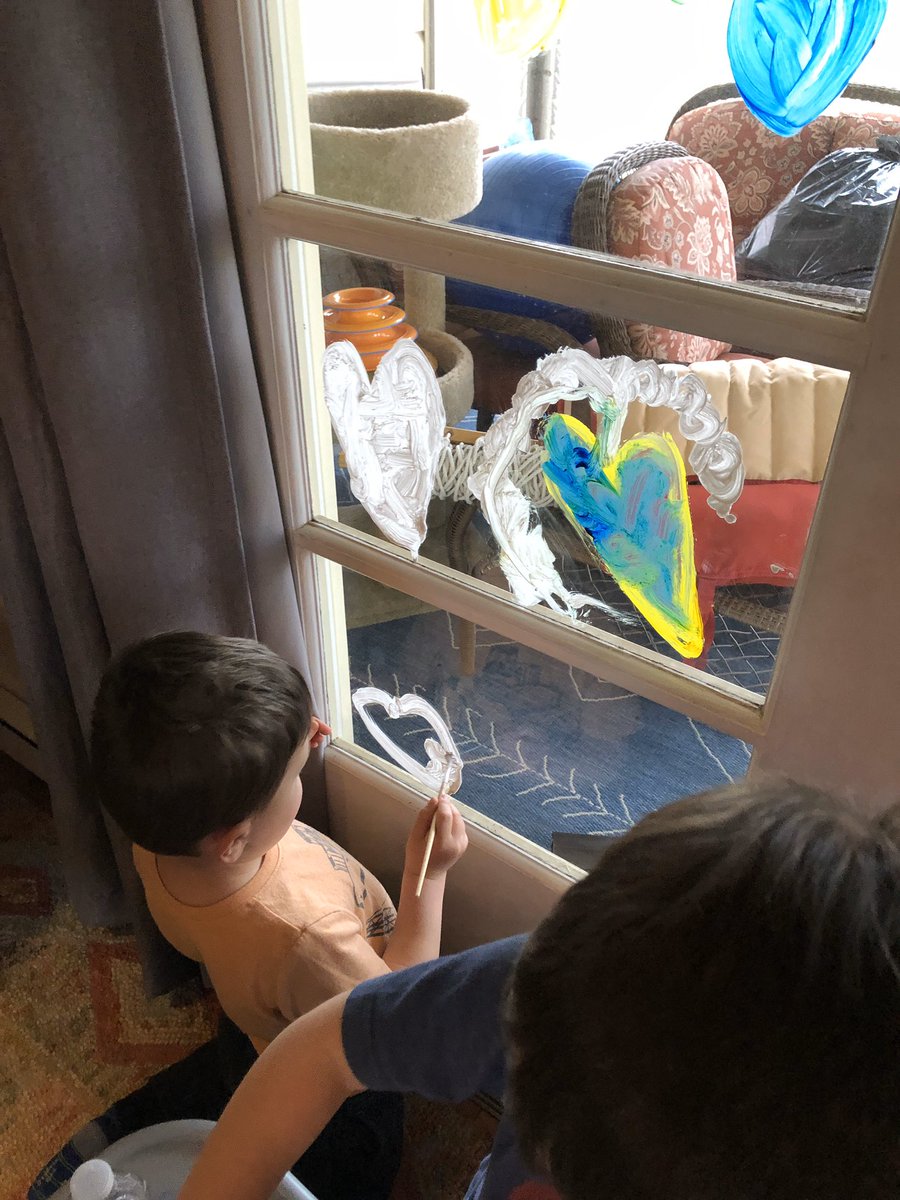 Steeniee9's tweet photo. Switched out the rainbows for hearts. #allyouneedislove #qcsdshareyourlearning #paintedwindows #spreadlove https://t.co/eKa2ebSuVJ