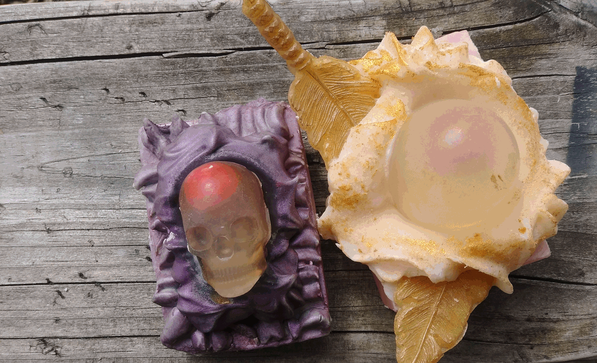 rockabillysoap's tweet image. The kitsune is waiting for us off in the distance. She'll follow you home just be aware that she's a little mischievous.

Art by @AttemptsLife

#handmadedice #DICE #Kickstarter #ttrpg 
kickstarter.com/projects/soapy…