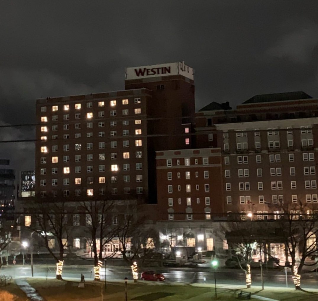 GBenjaminHFX's tweet image. The Westin Halifax, tonight ❤️

(📸: Ryan Banser)

#Halifax #COVID19NS @globalhalifax @halifaxnoise