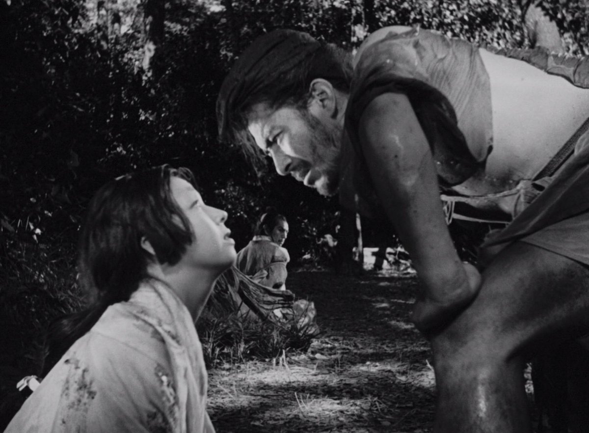 Com um roteiro complexo que muito diz sobre a natureza humana em sua tendência de reler os fatos sob a luz das próprias necessidades (emocionais, psicológicas ou legais), Rashomon é um marco em linguagem e mensagem. Aos 40 anos e com 11 filmes, Kurosawa conquistava o mundo.