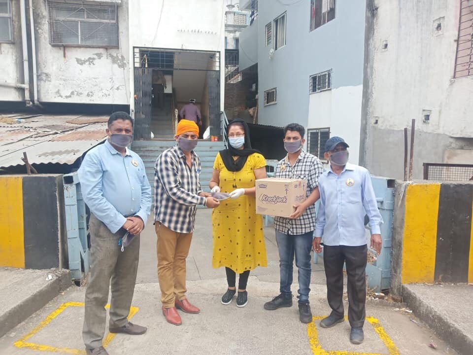 NGO_MSVF's tweet photo. Foundation & Team Distributed Food Kits which included Oil,Rice,Pulses,Aata to the Needy And Also Masks and Sanitisers today..Also Present Were S.Bunty Kultar Singh,Vishal Roy,Kashinath Shendge,Sooraj Agarwal,Salmaan Shaikh,Rafique Shaikh,Shweta Vishwakarma & Others.(2/2)
#MSVF https://t.co/l1KgvOl3vZ