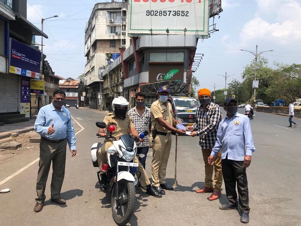 NGO_MSVF's tweet photo. Foundation & Team Distributed Food Kits which included Oil,Rice,Pulses,Aata to the Needy And Also Masks and Sanitisers today..Also Present Were S.Bunty Kultar Singh,Vishal Roy,Kashinath Shendge,Sooraj Agarwal,Salmaan Shaikh,Rafique Shaikh,Shweta Vishwakarma & Others.(2/2)
#MSVF https://t.co/l1KgvOl3vZ