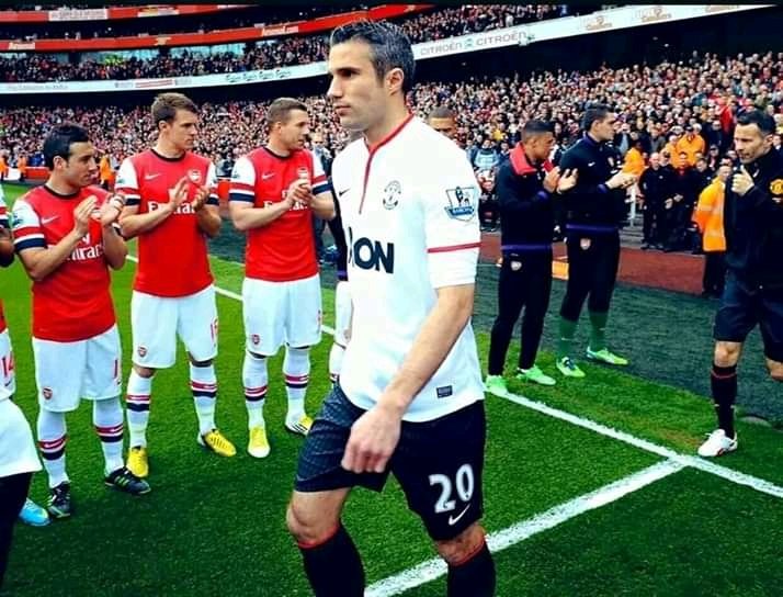 If you are a football person please join the challenge of posting a football photo. Just one picture, no description. Please copy the text in your status, post a picture and look at some great memories/pictures. Missing the football.