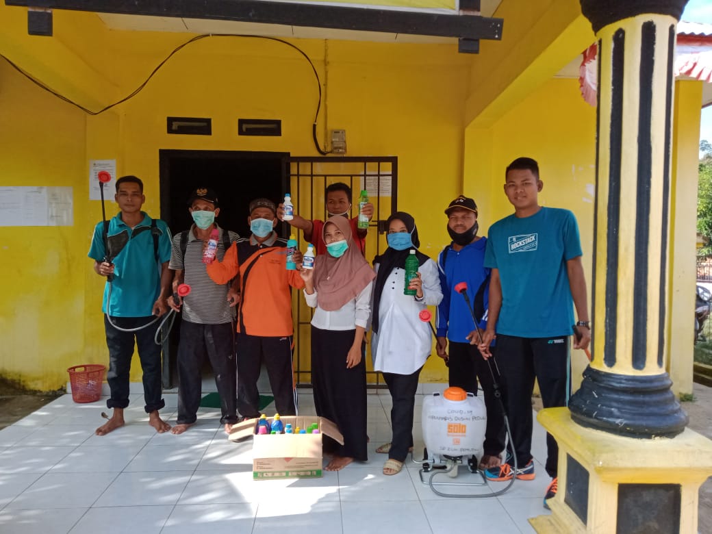 Sohirinaja's tweet photo. Kami Pendamping Desa dari Kec.Tanah Tumbuh,Kab.Bungo provinsi jambi. melakukan sosialisasi/penanganan dan penyemprotan  Disinfektan.
*#RelawanDesaLawanCovid19*
@halimiskandarnu @anwsanusi
@malik_haramain @imansyukri
@taufikmadjid71 
@TPPI_JAMBI
@TPPI_BUNGO https://t.co/NIDm3saRFC