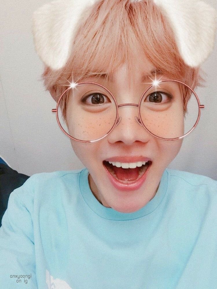 [83-90/366] hi hobi! again, im sorry i keep missing this :( i hope you’re doing well and that you’re letting out any emotion that you might be feeling. i know everybody’s going through a hard time but you taught me to always have hope. thank you for being you! i love you <3