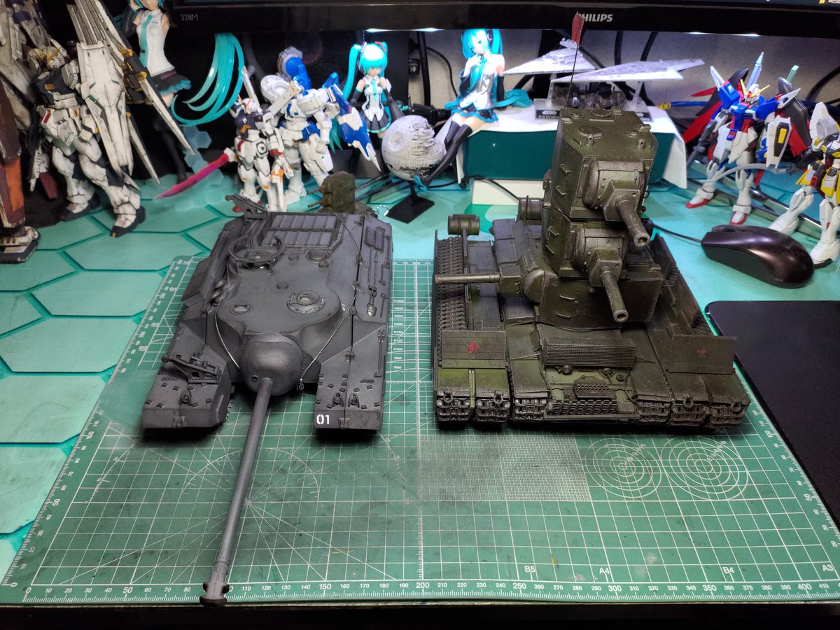 schwein39's tweet photo. In April 1st 1942,78 years ago, the Super Heavy Tank #KV222 appeared for the first time(I saw this phirst time at 7.17 2018 @PhlyDaily thank you man). The KV-2-2-2 features three 152mm cannons and #Stalinium armor, it just like Stalin himself guarding this tank.Ура! @WarThunder https://t.co/OVIU9pBhj5