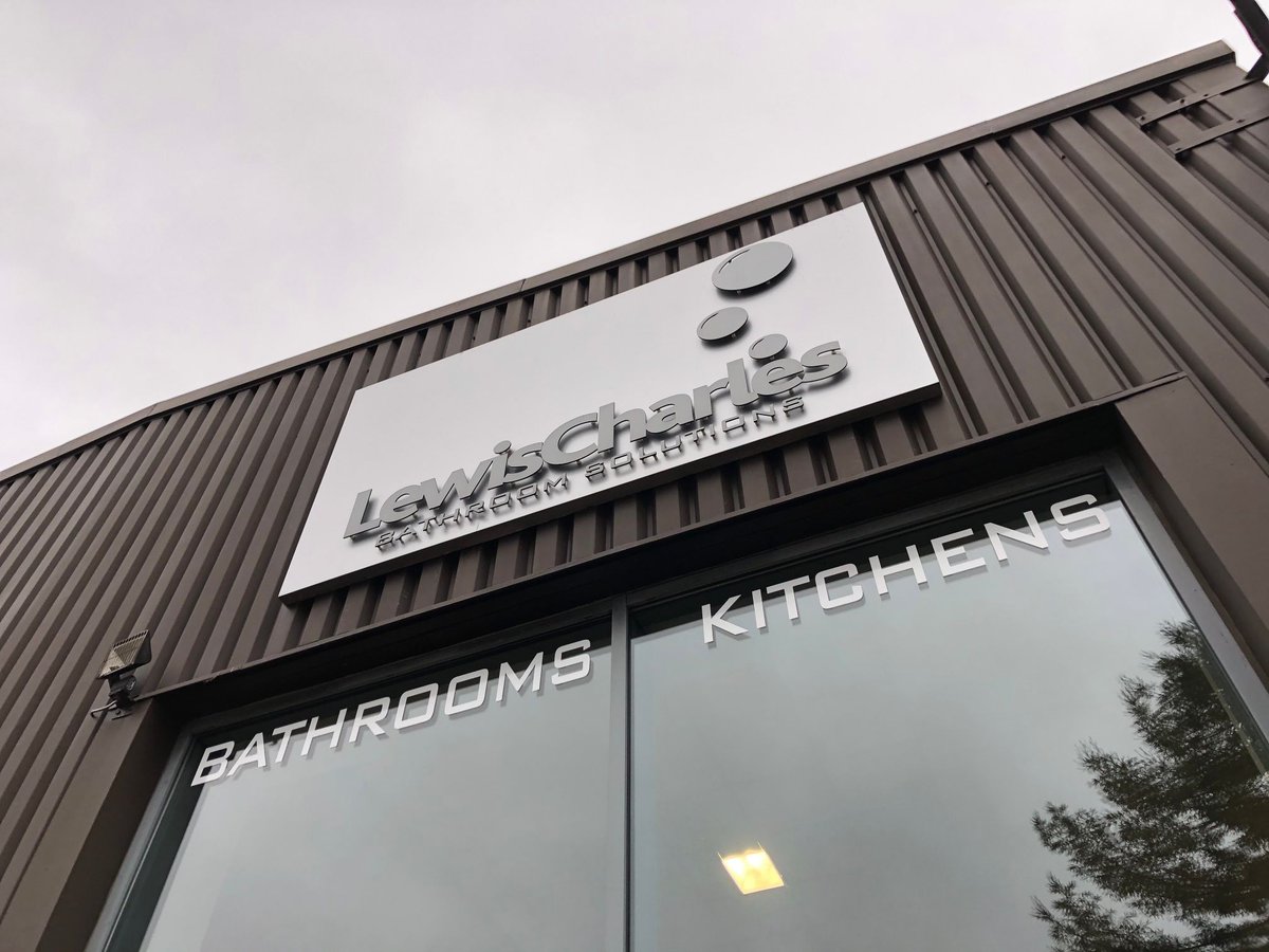 LC_KBDesigns's tweet image. Please don’t hesitate to contact us if you would like to discuss your ideas for your dream Kitchen or Bathroom.

📧 enquiries@lewis-charles.co.uk

(4/4)