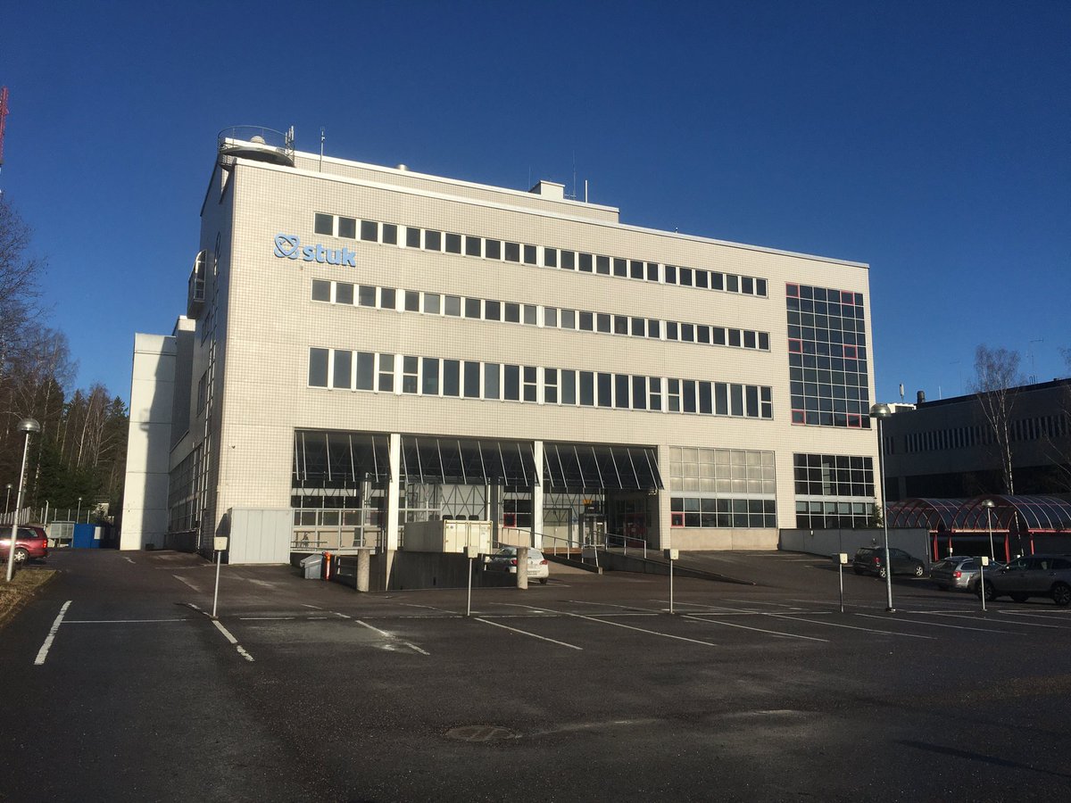 Ensimmäinen työpäivä yli vuoteen. Toimistolla on poikkeuksellisen seesteistä. Ei tarvinnut tuoda ”lomapullaa”.