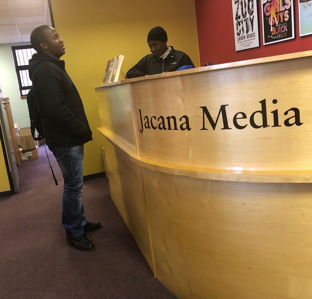 Tumelo_Books's tweet photo. Bring out the shampompo🍾 and celebrate @_BlackBirdBooks officially going indie from 1 April 2020. Will never forget the warm welcome I received first day I went to your offices. The journey has been amazing since. Cheers.🥂 #BBB #publishing https://t.co/B8LEARGksC