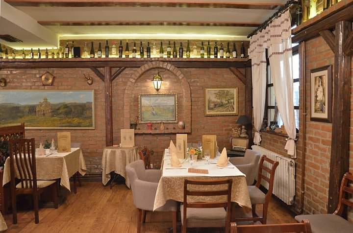 Restoran_Gigo's tweet photo. Dragi naši, obaveštavamo vas da zbog aktuelne situacije sa virusom COVID-19, Restoran Gigo trenutno ne radi. Vidimo se čim se situacija malo popravi. Do tada, ostanite kod svojih kuća i brinite o sebi i drugima.

#OstaniKodKuce https://t.co/UoZ4KwunQv