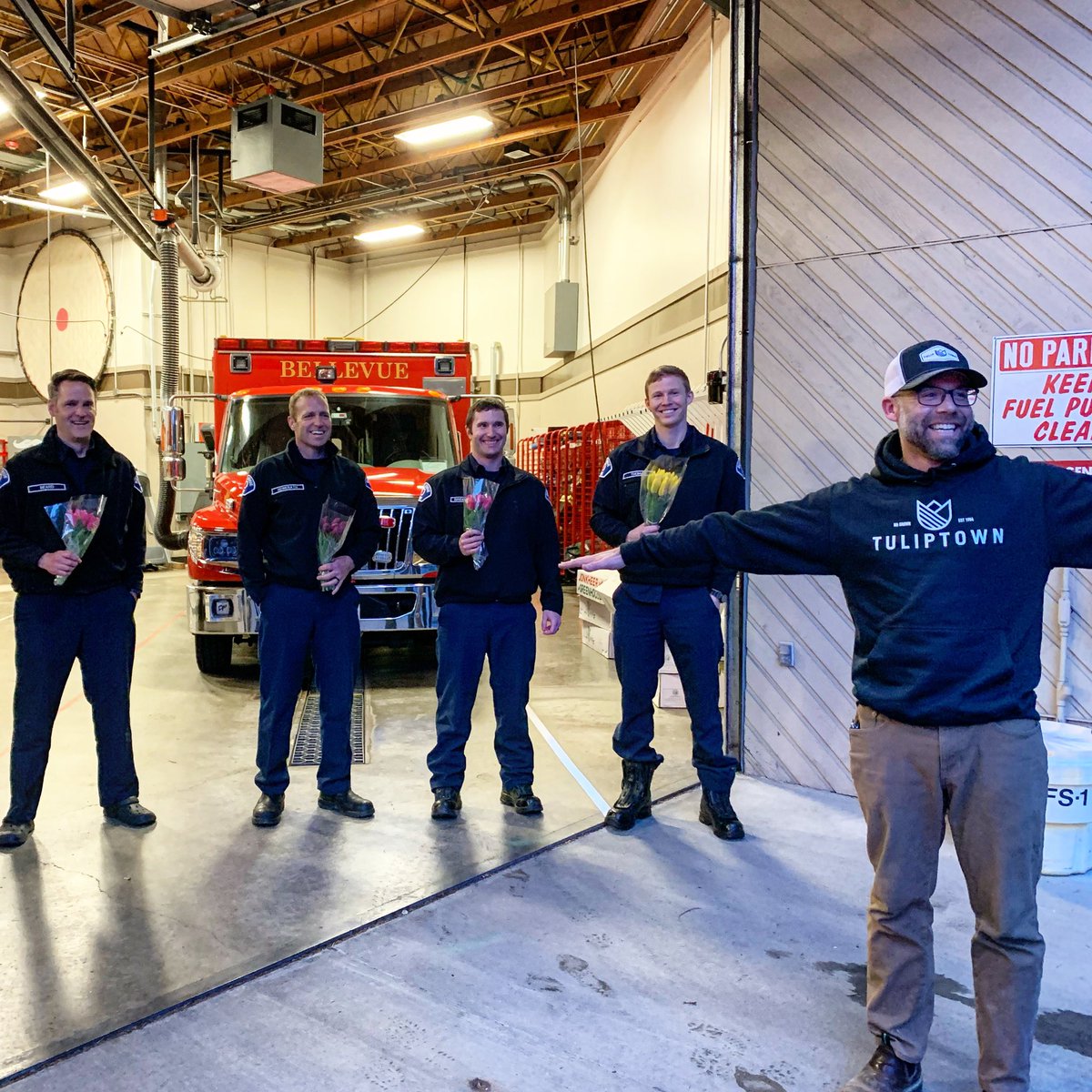 TulipTownWA's tweet photo. Getting #colorforcourage down south tonight to the frontlines in public safety in Bellevue (with more than adequate social distancing) @BellevueFireOEM https://t.co/q5Elqanc0q