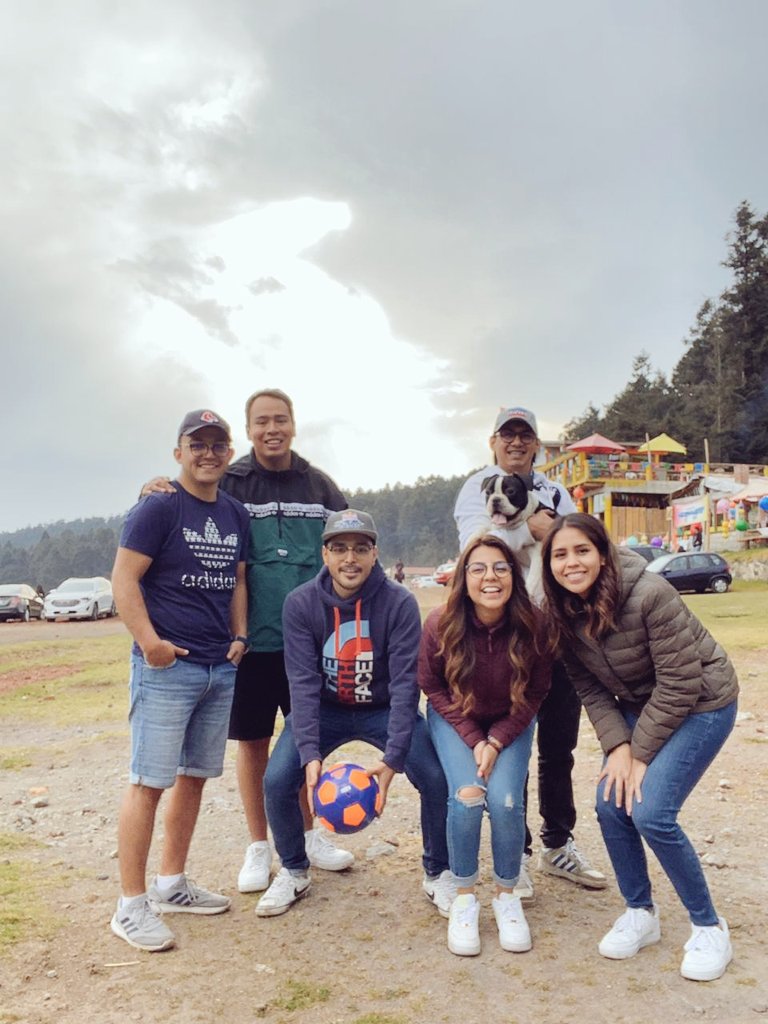 Daniieeeliita's tweet photo. Debimos haber bebido y reído muchísimo más, la última semana de salidas 🥺👉👈 #VoyConEncierro #CuarentenaPositiva #CuarentenaCoronavirus https://t.co/HL7dTCPKDZ