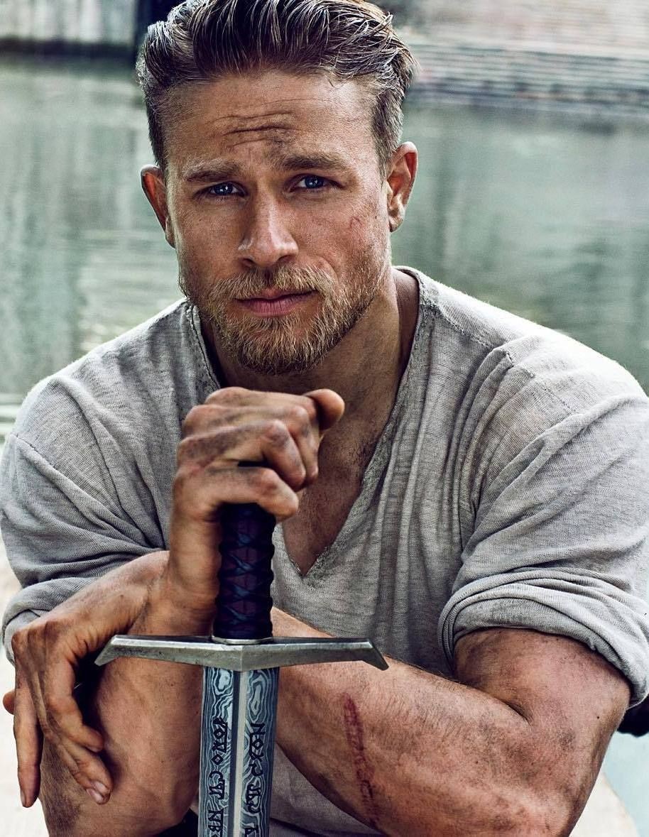 TrueLadyBoners's tweet photo. Charlie Hunnam... yes plz! https://t.co/vbui7xgBK5