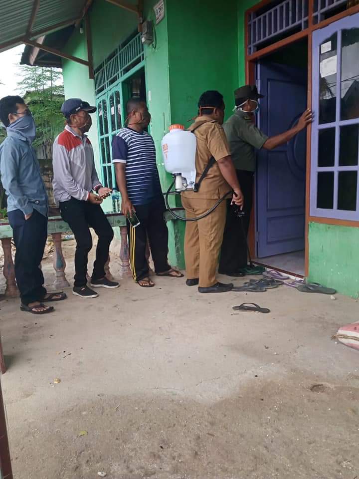 HasirunSpd's tweet photo. Pendamping Desa Kec. Gu, Buton Tengah, SULTRA
Sesuai arahan Gus Menteri sesuai pada SE No. 08 2020 &amp; Protokol Penanganan Covid19 Kemendes PDTT untuk Desa.
#RelawanDesaLawanCovid19
@halimiskandarnu @anwsanusi
@malik_haramain @imansyukri
@taufikmadjid71 @fachrilabalado https://t.co/p1bNBzV1J3