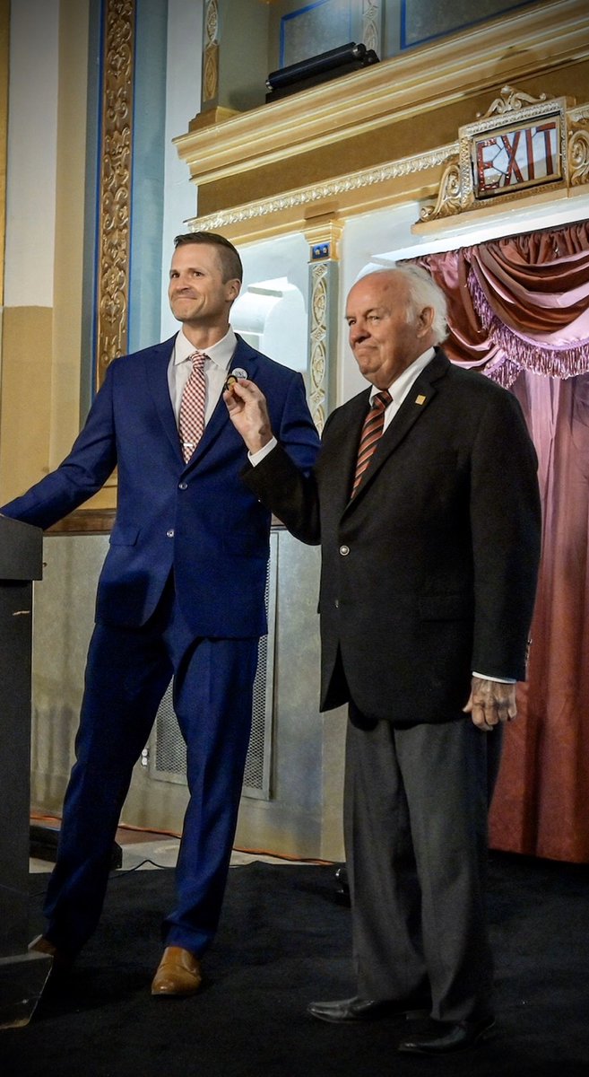 paultenhaken's tweet photo. Thank you, T. Denny Sanford, for your $1 million gift to the #OneSiouxFalls fund to assist families in our community struggling as a result of COVID. Your heart for this city is incredible. https://t.co/gIljp01YAd