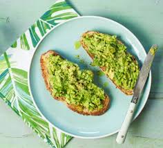 CardioMikaela's tweet photo. Instead of spreading butter on your toast in the morning, try avocado! Researchers at Penn State have found that eating an avocado a day decreases low-density lipoprotein (LDL)/"bad cholesterol" levels over time. #biom4180 🥑https://t.co/RsZM6XdtAC https://t.co/yvffLKojGW