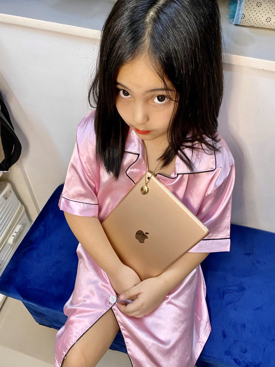 tyroniafowler1's tweet photo. Thank you Mommy and Daddy sa Birthday Gift ko 📲📲📲 https://t.co/X3jNFM6awl