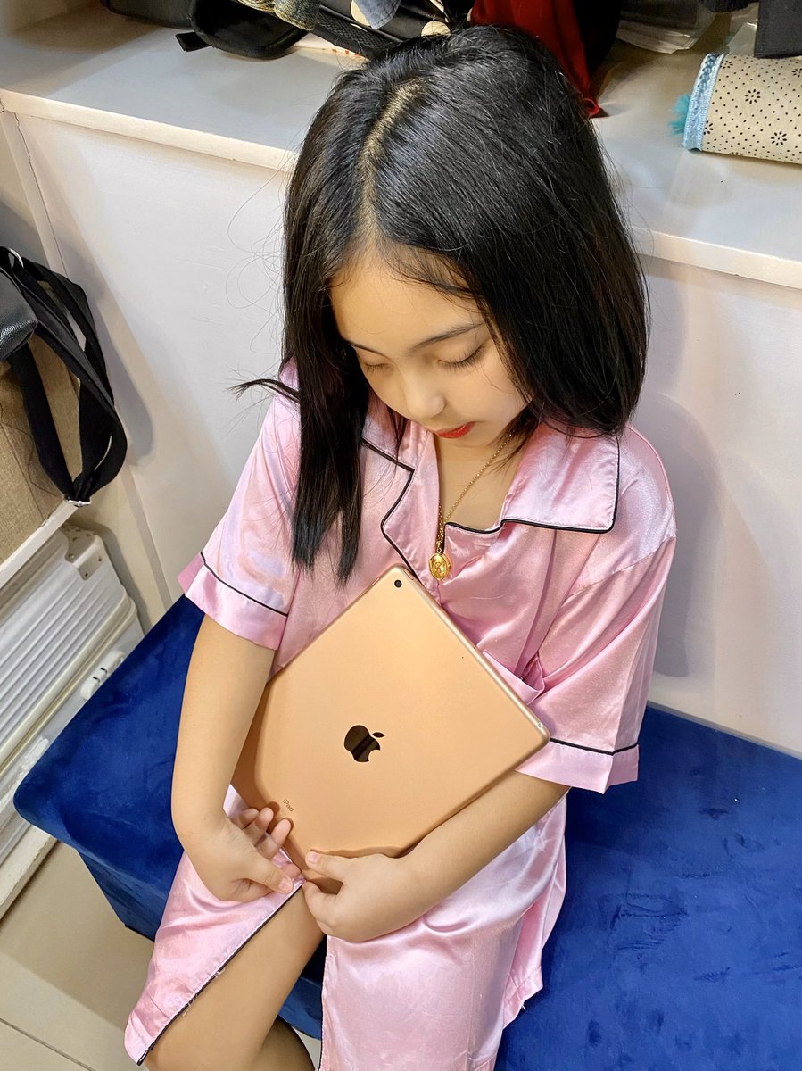 tyroniafowler1's tweet photo. Thank you Mommy and Daddy sa Birthday Gift ko 📲📲📲 https://t.co/X3jNFM6awl