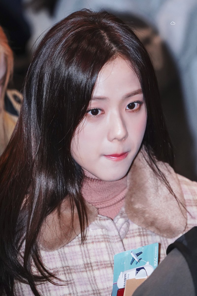 fluffy_rsl's tweet photo. (>人<)

#블랙핑크 #BLACKPINK #지수 #JISOO
#AprilFoolsDay https://t.co/X8Htf6JSgw