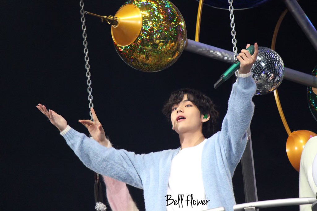 BellFlo19868869's tweet photo. 200105 GDA  

#방탄소년단    #BTS     #V #뷔 #テテ
#TAEHYUNG #태형 @BTS_twt https://t.co/8qobVDKSse