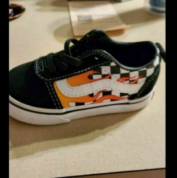 nicole_niccipp's tweet photo. So good I had to share! Check out all the items I'm loving on @Poshmarkapp #poshmark #fashion #style #shopmycloset #puma #usangels #vans: https://t.co/lhoROuMHFZ https://t.co/5CCRpajeDj