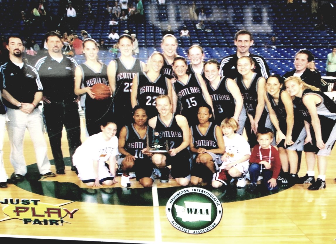 ShenaMo22's tweet photo. I accepted the challenge from @TimLuhring to post pics of me coaching &amp; nominate 4 other coaches to do the same within 24 hours or make a $20 donation to a local charity. ❤ our athletes! I nominate @SumnerFootball @NDSUTHROWS @sievers09 @CoachRandawg https://t.co/seOfcpnzBt