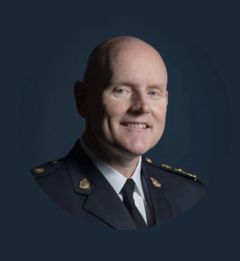 tenaciouspita's tweet photo. Just watched a very heartfelt โค๏ธ, strong ๐ช message from @ChiefPalmer , showing support for his team.
A team Iโm really proud to be a tiny part of.
Always impressive- greatly appreciated. A good 1โ๏ธ(the best)...but I donโt like to brag. ๐
#greatchief #vpd #proud
@VancouverPD https://t.co/z3mKiHtuGA