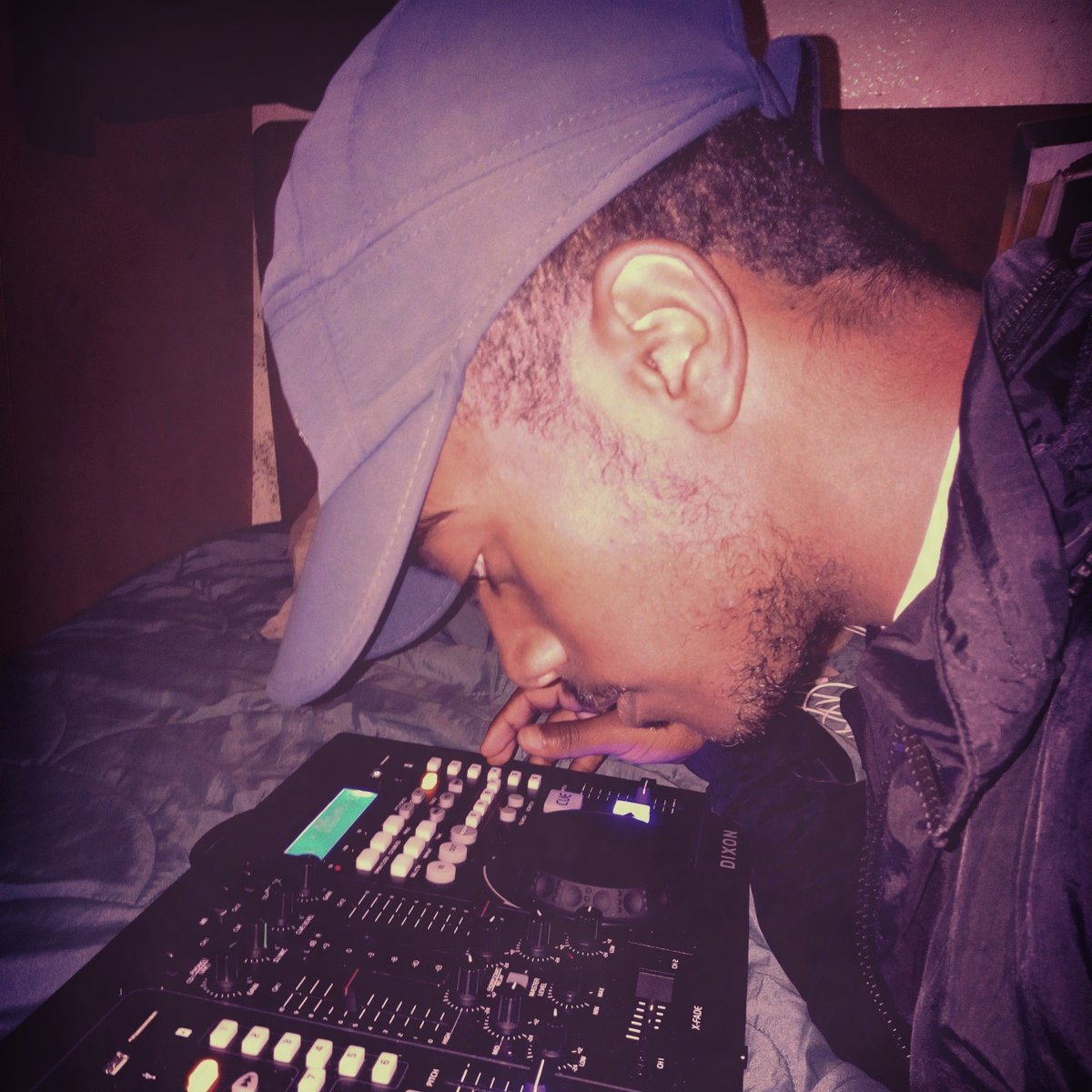 sa_djkee's tweet photo. #deep on focus💣🤘🏽🎧 https://t.co/aWyZQqPlgw
