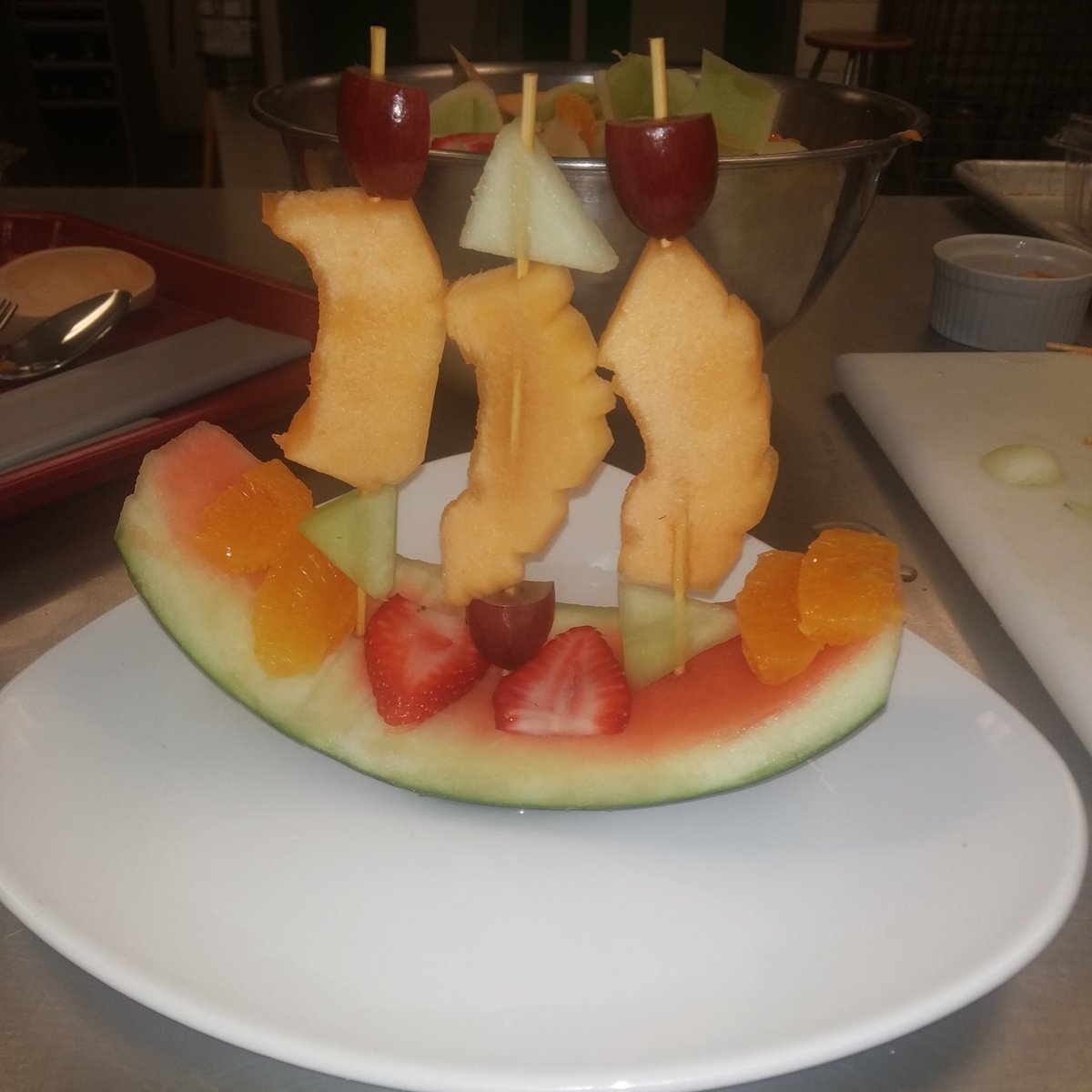 romilchhetri313's tweet photo. Can't decide between #fruit 🍎 and #vegetables 🥗 as a starter , Luckily we have both for you ♥️. It's #supersunday again , so come here at @RestaurantIntl where our chefs from #HOS2131 have tried something which will blow you away . @GetCracking . 10% on first #25 orders. https://t.co/4ilX3Z4QYG