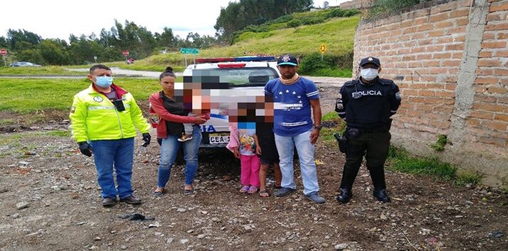¡ A SALVO! Tres niños que se encontraban retenidos ilegalmente por su padre, fueron rescatados por la #Dinapen y entregados a su madre en el #Carchi. #TrabajamosPorTuSeguridad
