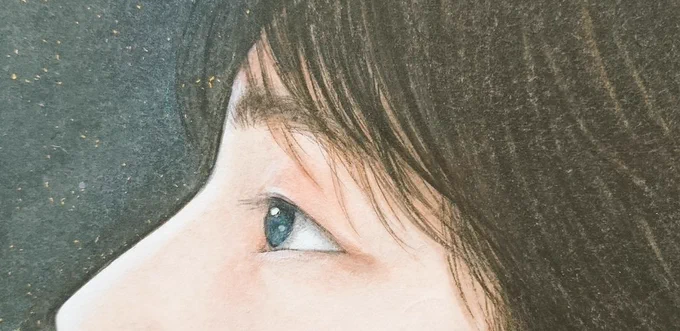 切れ長の
御めじりの
尊さよ…… 