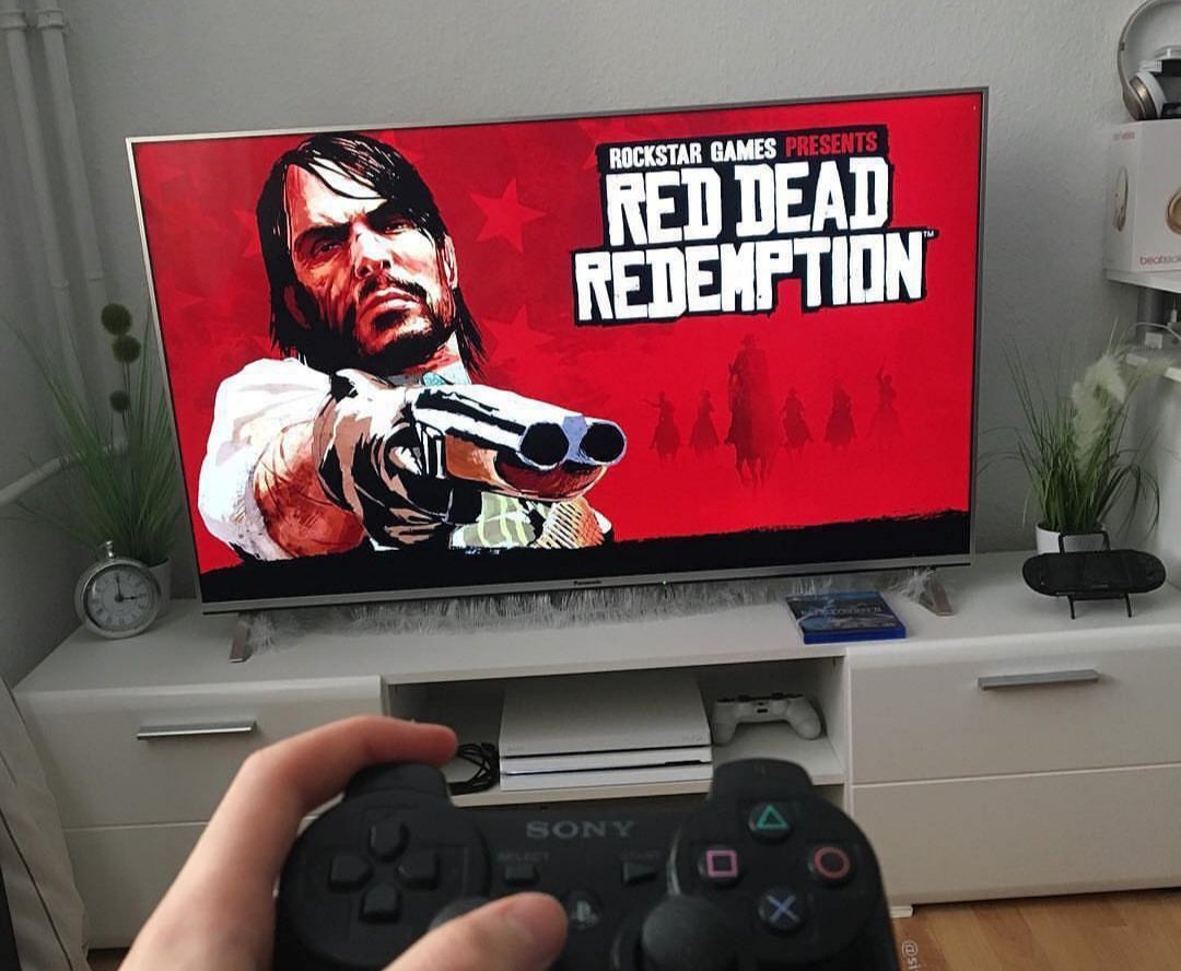 Anosh_Memon's tweet photo. It broke before quarantine now bored as hell #PlayStation4  😢😭😭😭 https://t.co/SiXXG5tsBb