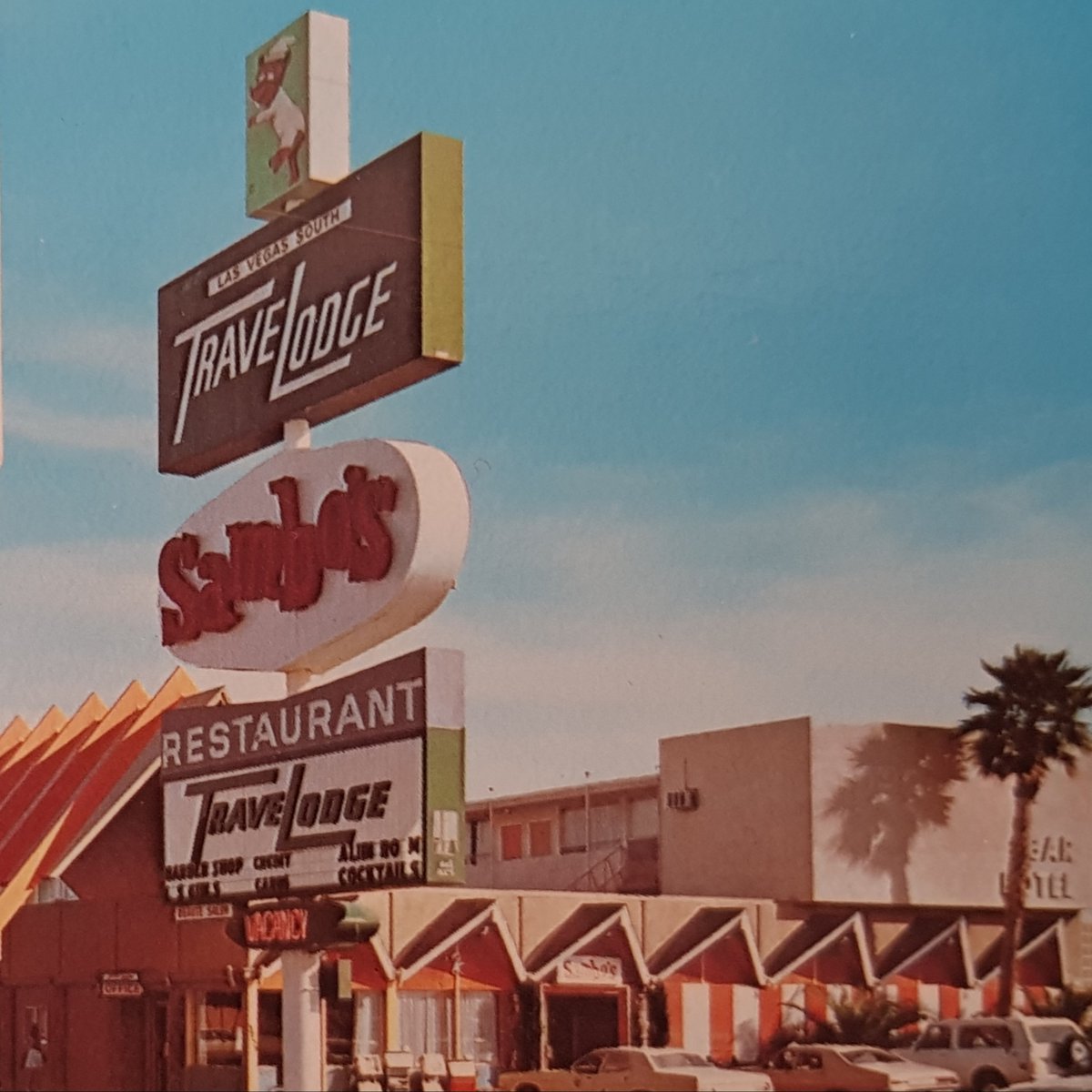 vegaschipsuk's tweet photo. Vintage Vegas: Travelodge, Las Vegas South, 1970's. Click to see an image of the Travelodge swimming pool from the same era. 

#Travelodge #LasVegas #OldSchoolVegas #VegasHistory #TheStrip #RareChip #Vegas #CasinoChip #VegasChipsUK https://t.co/v7qtLTflJg