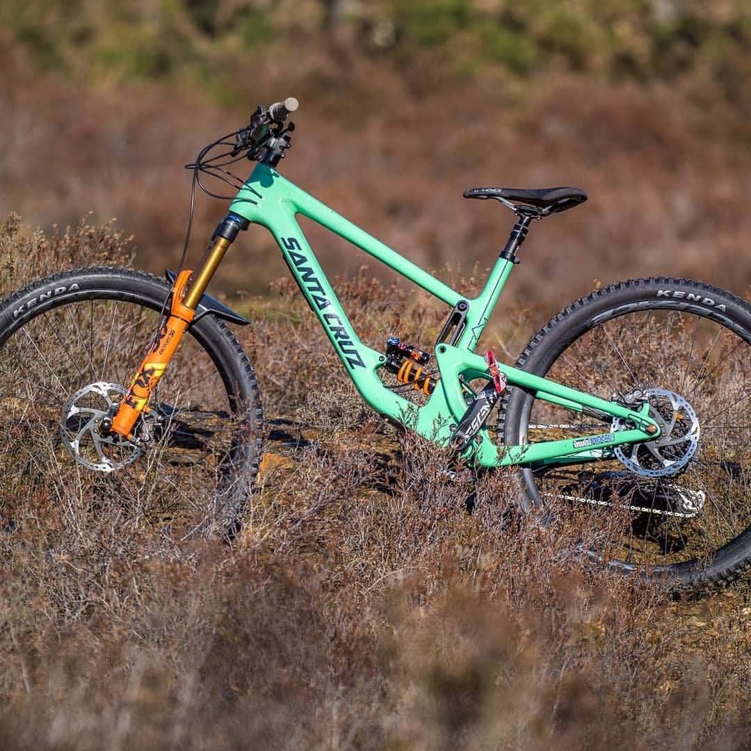 mtbdatabase's tweet photo. This combo ๐
Credit: @ridefoxuk
#mtbdatabase #bike #bikes #mtb #mtbs #mtbikes #mountainbikes #mountainbike #mtblife #mountainbikelife #cycling #cycles #dh #downhill #downhillmountainbiking #downhillbikes #enduro #endurobikes #trail #trailbike #trailbikes #redbull #fox #foxshox https://t.co/w9bSAnktHJ
