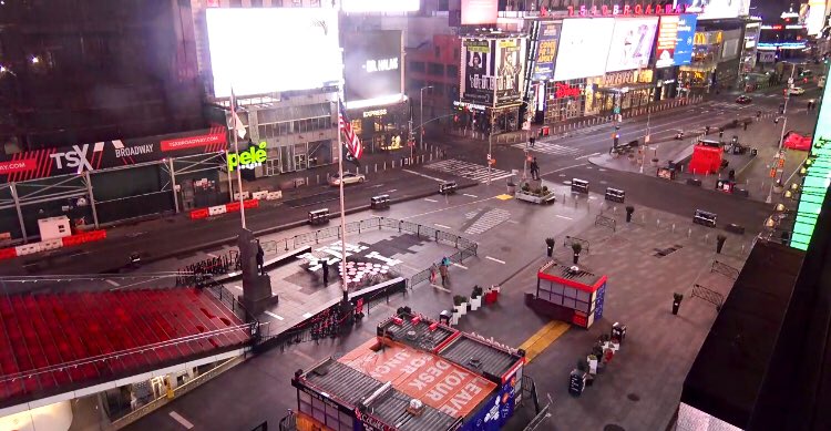 joepardavila's tweet photo. Times Square right now looks like that Will Smith movie “I am Legend”...
#NYCLockdown https://t.co/pXYBmRPsXm