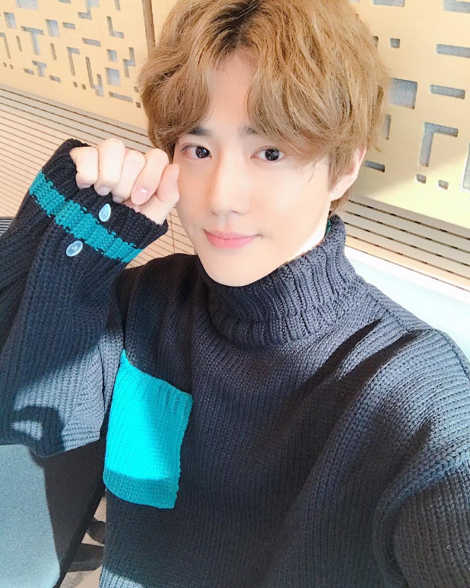 _DDUNION_'s tweet photo. 최파타 셀카는 매번 역대급.. 대박이야ㅠㅠㅠㅠ 

2018                                          2020 https://t.co/Ch1r4powvD