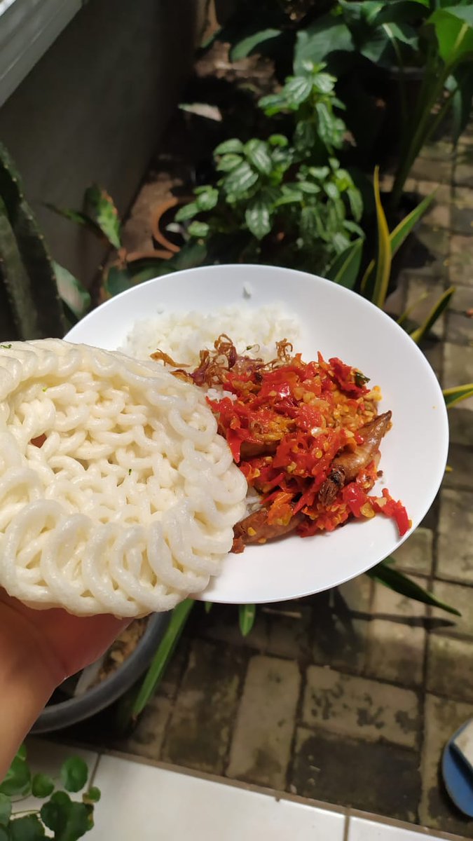 Sobat twitter bantu RT yah. Kami jualan <a href="/gofoodindonesia/">GoFood Indonesia</a> aneka menu Penyetan harga pengertian sama saldo #WFH. Rasanya? Cocok sama lidah. 

Search SAYAP KANAN, untuk area CILEDUG sekitarnya. Insya Allah kami bisa berbagi makanan dgn driver gojeknya. Ini kokinya <a href="/dimsumprasetya/">DimasPrasetya</a> ❤️