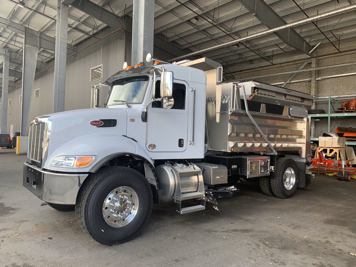 Freak hailstorm in mid to upper Lonsdale. Great to see <a href="/CityOfNorthVan/">City of North Vancouver</a> Engineering crews out so quickly to clear the roads!! #NorthVancouver