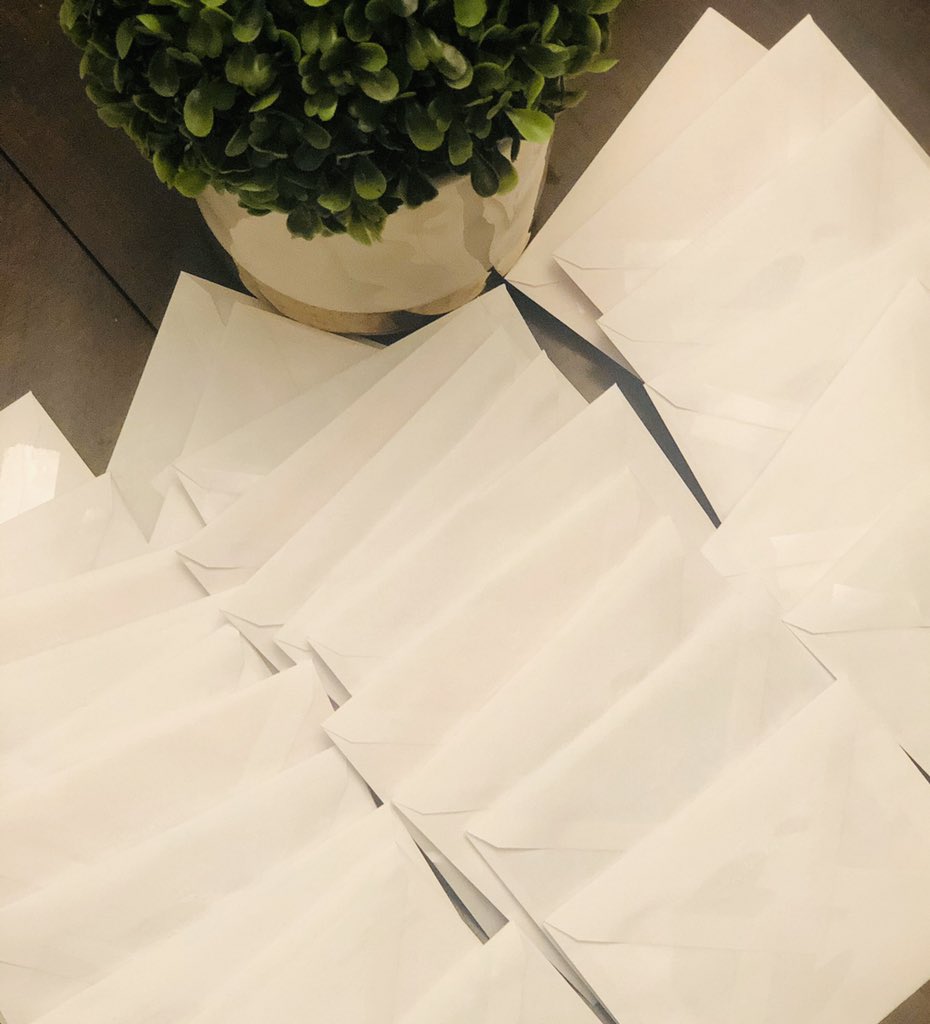 Rosyperez26's tweet photo. MAIL!📬💌 Last ones! 132 ✅ So excited! @MichelleGirage @RichmondHill_HS #oldschoolsocializing #HelloStudents #MissingMyRHHSStudents https://t.co/7CEzXjXJHD