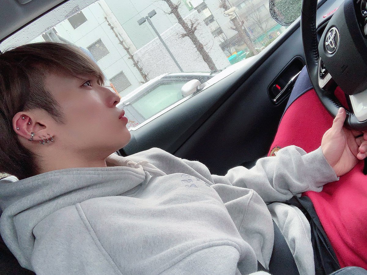 リタ ٹوئٹر پر 横顔をよく褒められるので 車の運転席は好きです ということでみなさん僕の正面に 立たないでください今年度も よろしくお願いします リタ ٹوئٹر پر 横顔をよく褒められるので 車の運転席は好きです ということでみなさん僕の正面に 立たないでください今年度も よろしくお願いします