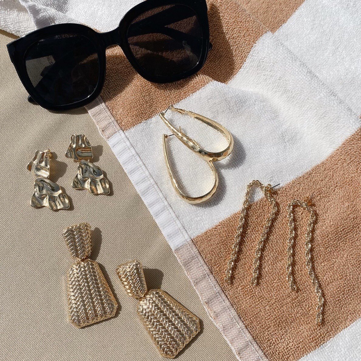 ANELATOKYO's tweet photo. 【Must have Accessories✨10%OFF】【~4/8(Wed)11:59end.】
#anelatokyo #NEWARAIVAL #accessories 
https://t.co/3mOMRwyjP0 https://t.co/yeuY8BpMPh