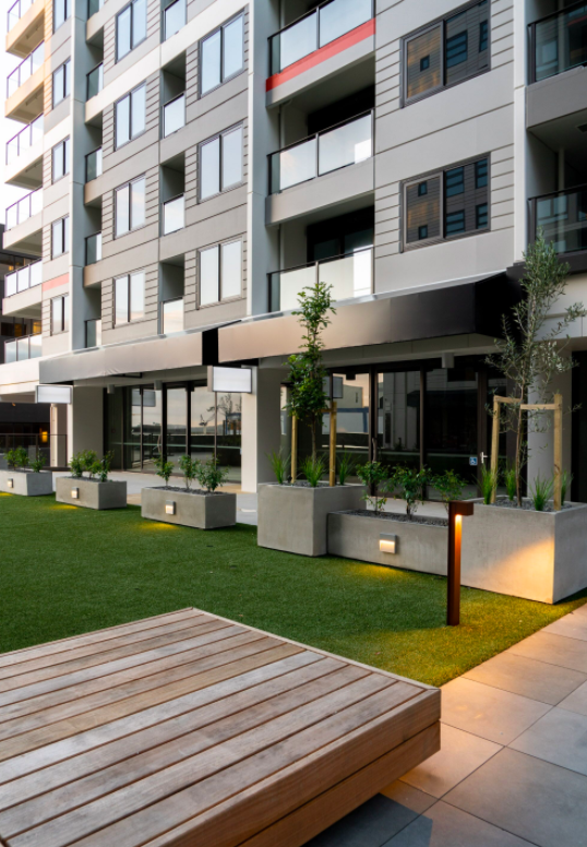 SugarTreeLane's tweet image. #SugarTree’s oasis spaces give you escape from the frenetic pace of city life. Access the peace of being surrounded by lush, green foliage, the pure joy of feeling grass underfoot. With green spaces scattered all over, find your own secret garden. 🌳🌱🍃 sugartree.co.nz